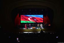 Yüksək opera sənətinin və modanın füsunkar harmoniyası - Heydər Əliyev Mərkəzinin 8 mart hədiyyəsi (FOTO)