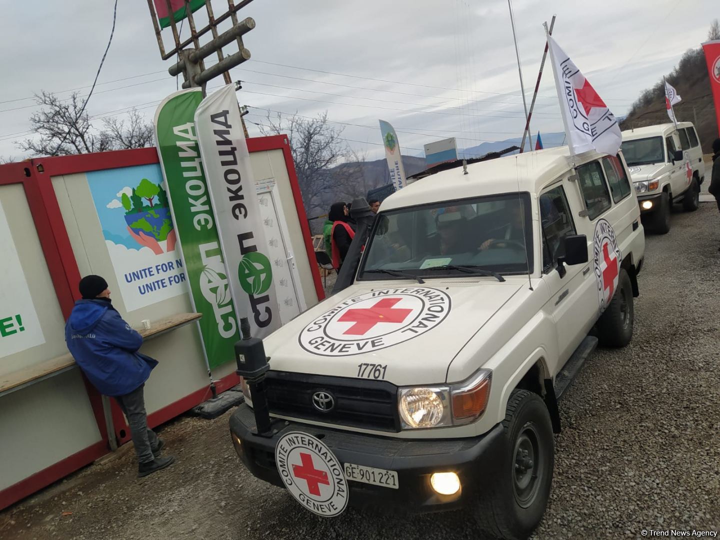 BQXK-ya məxsus 6 avtomobil Laçın yolundan keçib (FOTO)