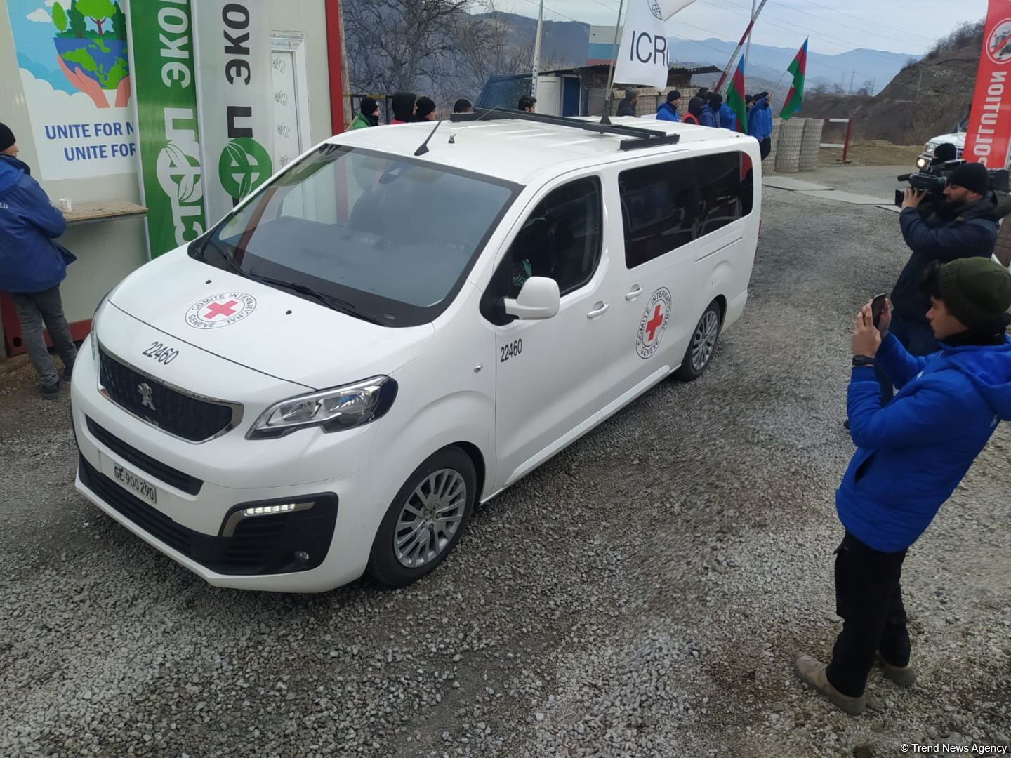 BQXK-ya məxsus 6 avtomobil Laçın yolundan keçib (FOTO)
