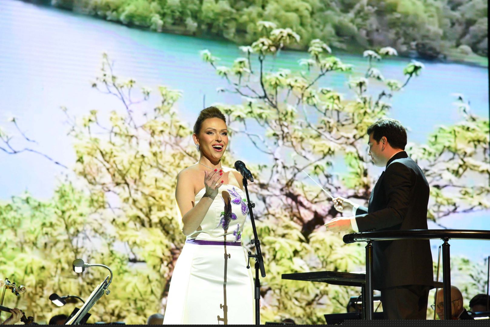 Yüksək opera sənətinin və modanın füsunkar harmoniyası - Heydər Əliyev Mərkəzinin 8 mart hədiyyəsi (FOTO)