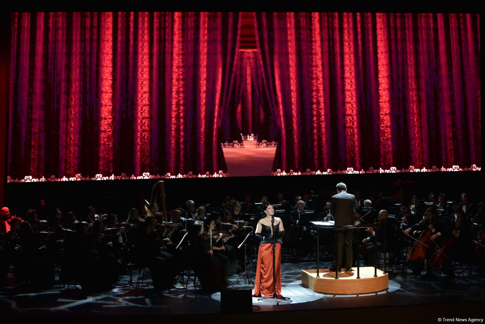 Yüksək opera sənətinin və modanın füsunkar harmoniyası - Heydər Əliyev Mərkəzinin 8 mart hədiyyəsi (FOTO)
