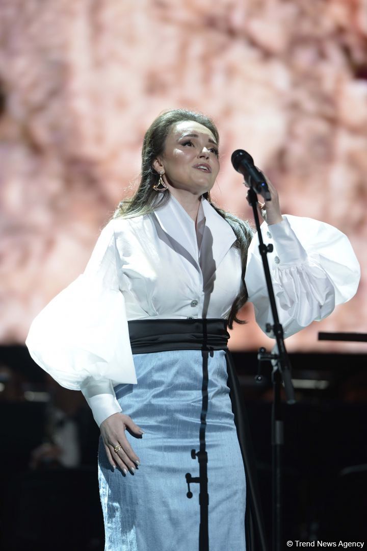 Yüksək opera sənətinin və modanın füsunkar harmoniyası - Heydər Əliyev Mərkəzinin 8 mart hədiyyəsi (FOTO)
