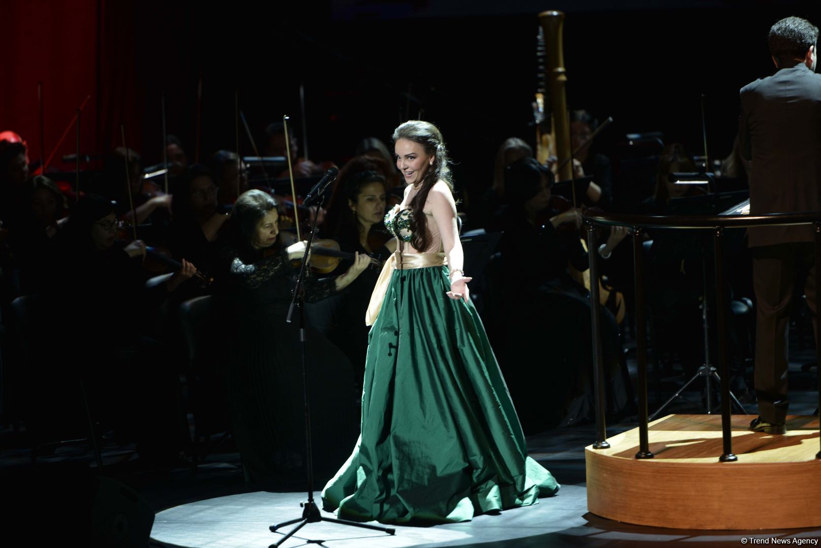 Yüksək opera sənətinin və modanın füsunkar harmoniyası - Heydər Əliyev Mərkəzinin 8 mart hədiyyəsi (FOTO)