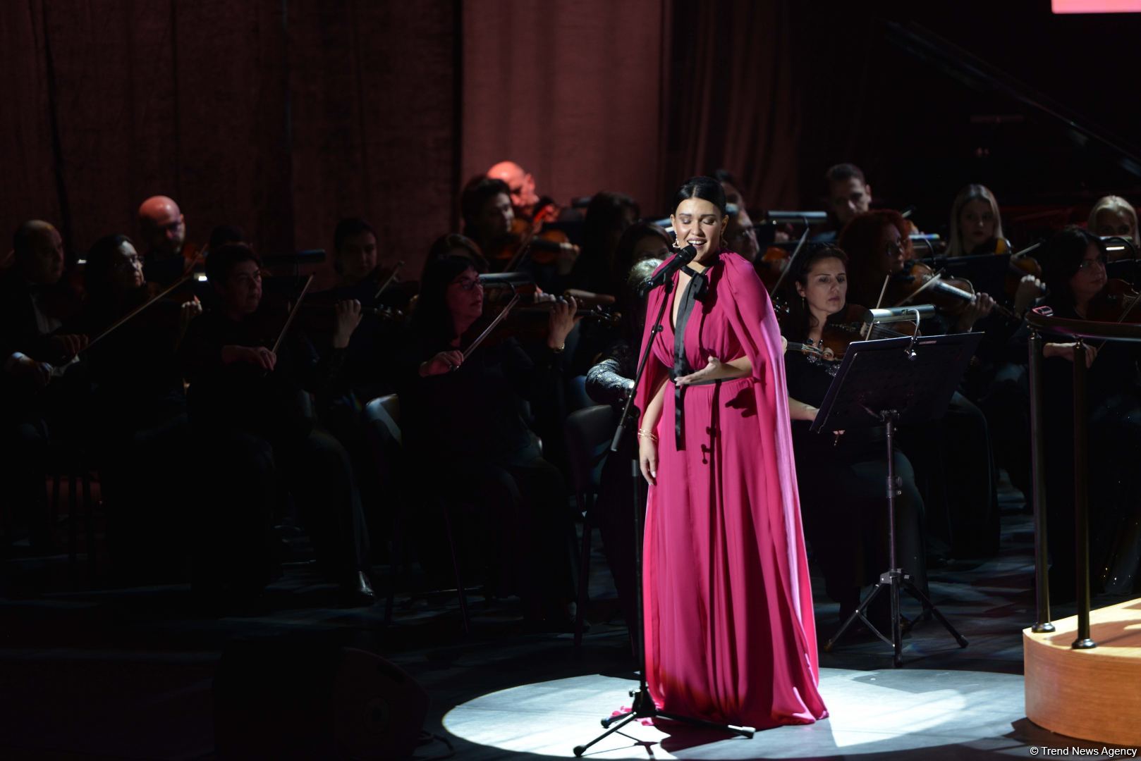Yüksək opera sənətinin və modanın füsunkar harmoniyası - Heydər Əliyev Mərkəzinin 8 mart hədiyyəsi (FOTO)