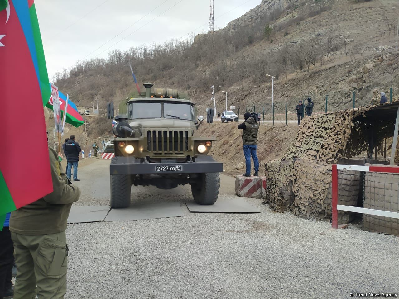 Sülhməramlılara aid daha 8 maşın Laçın yolundan maneəsiz keçib (FOTO)
