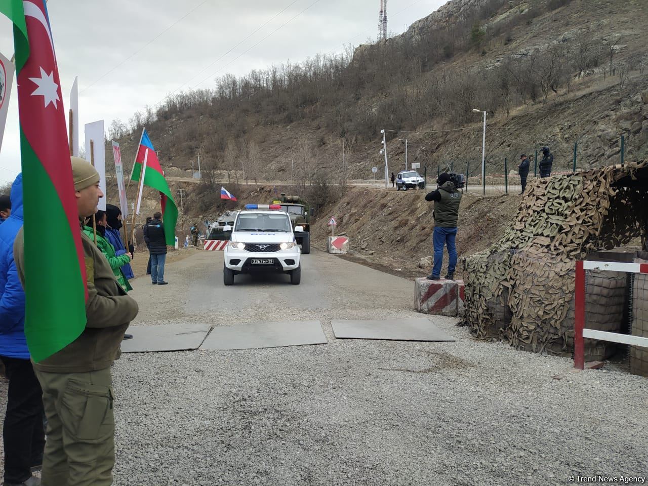 Sülhməramlılara aid daha 8 maşın Laçın yolundan maneəsiz keçib (FOTO)