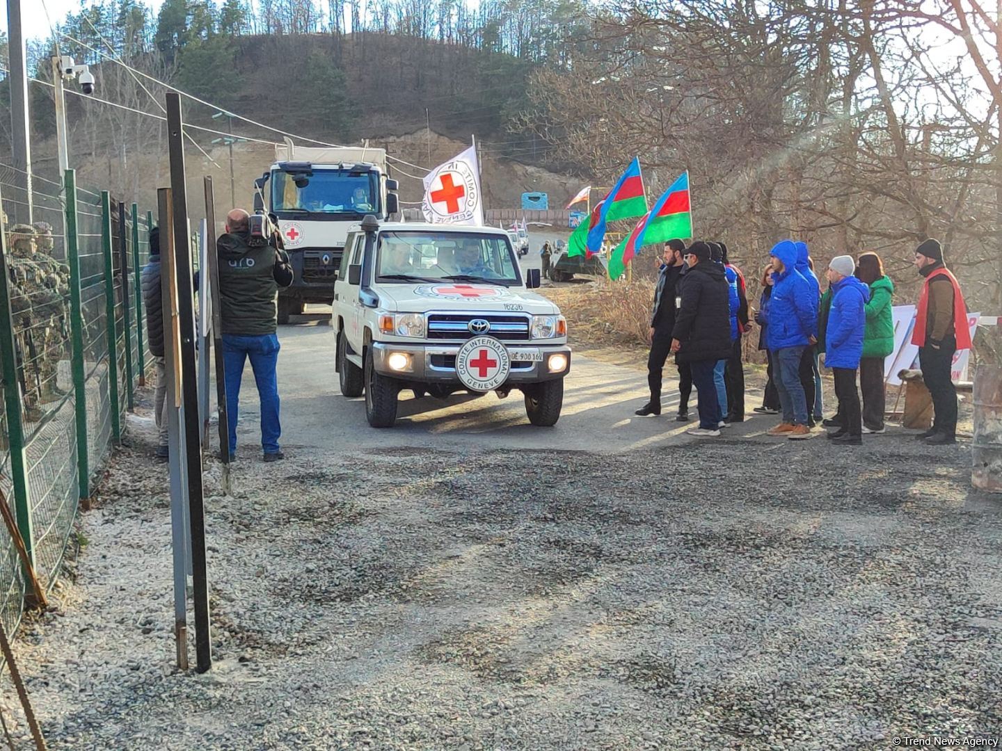 BQXK-ya məxsus avtomobillər yenidən Laçın yolundan keçib (FOTO)