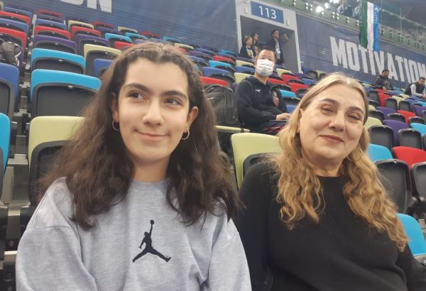 Milli Gimnastika Arenasında mühit çox gözəldir - Yarışların gənc izləyicisi