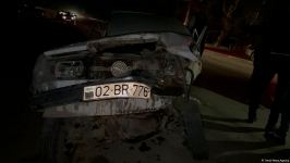 Bərdədə ağır yol qəzası baş verib, xəsarət alan var (FOTO)