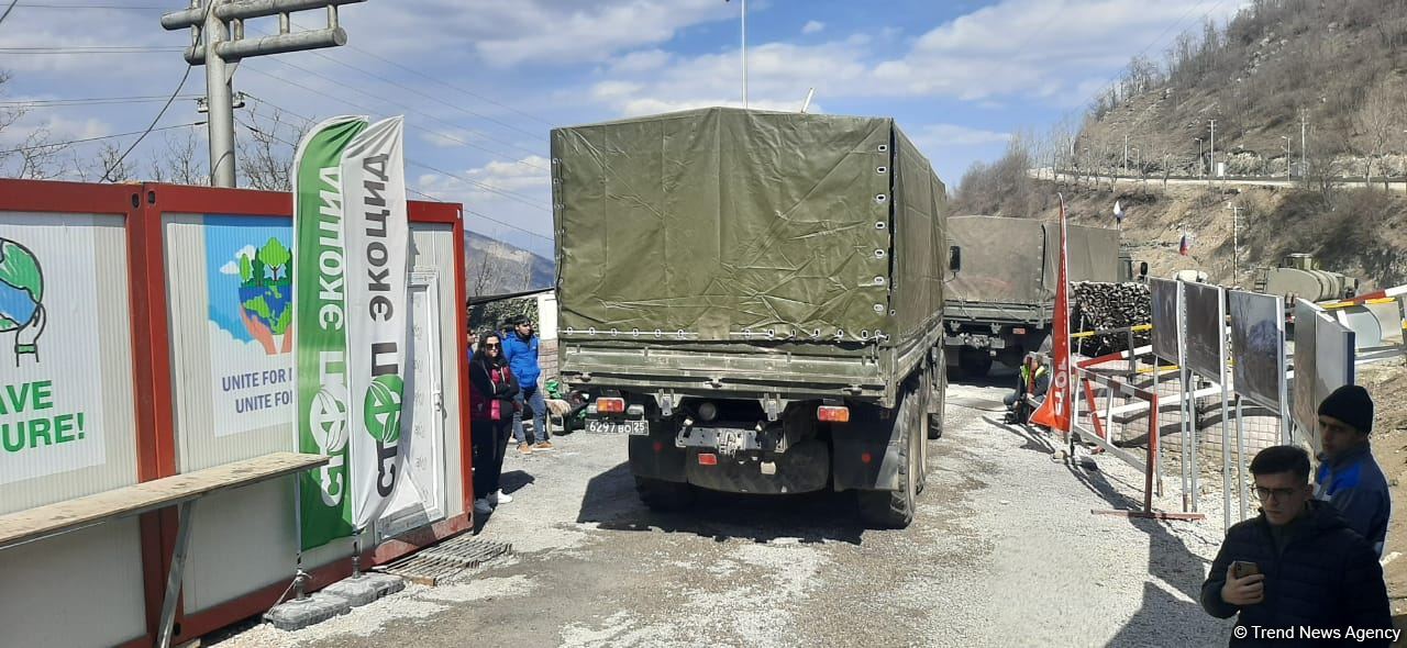 Sülhməramlılara aid daha doqquz avtomobil Laçın yolundan maneəsiz keçib (FOTO)