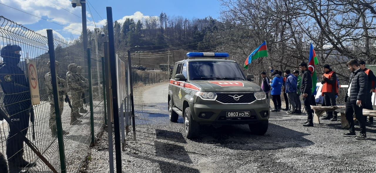 Sülhməramlılara aid daha doqquz avtomobil Laçın yolundan maneəsiz keçib (FOTO)