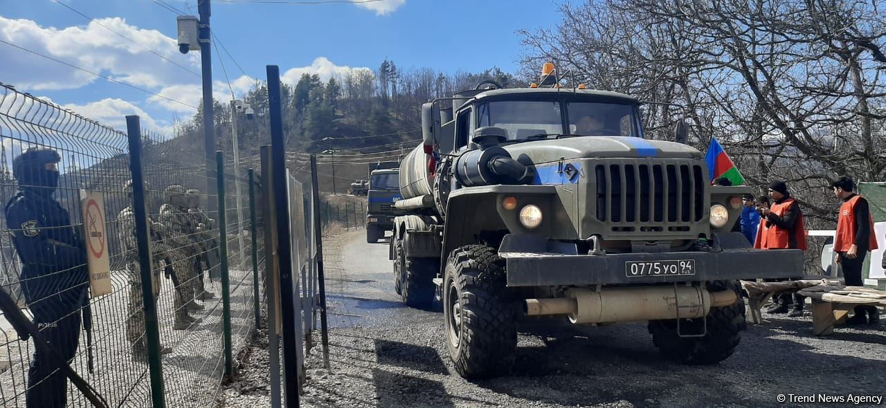 Sülhməramlılara aid daha doqquz avtomobil Laçın yolundan maneəsiz keçib (FOTO)