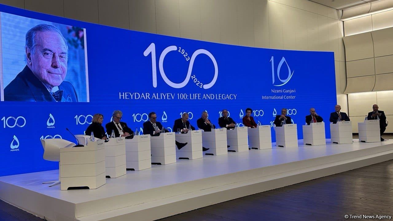 Bakıda “Heydər Əliyev 100: Həyatı və irsi” adlı tədbir keçirilir (FOTO)