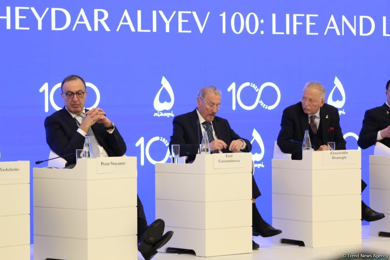 Bakıda “Heydər Əliyev 100: Həyatı və irsi” adlı tədbir keçirilir (FOTO)