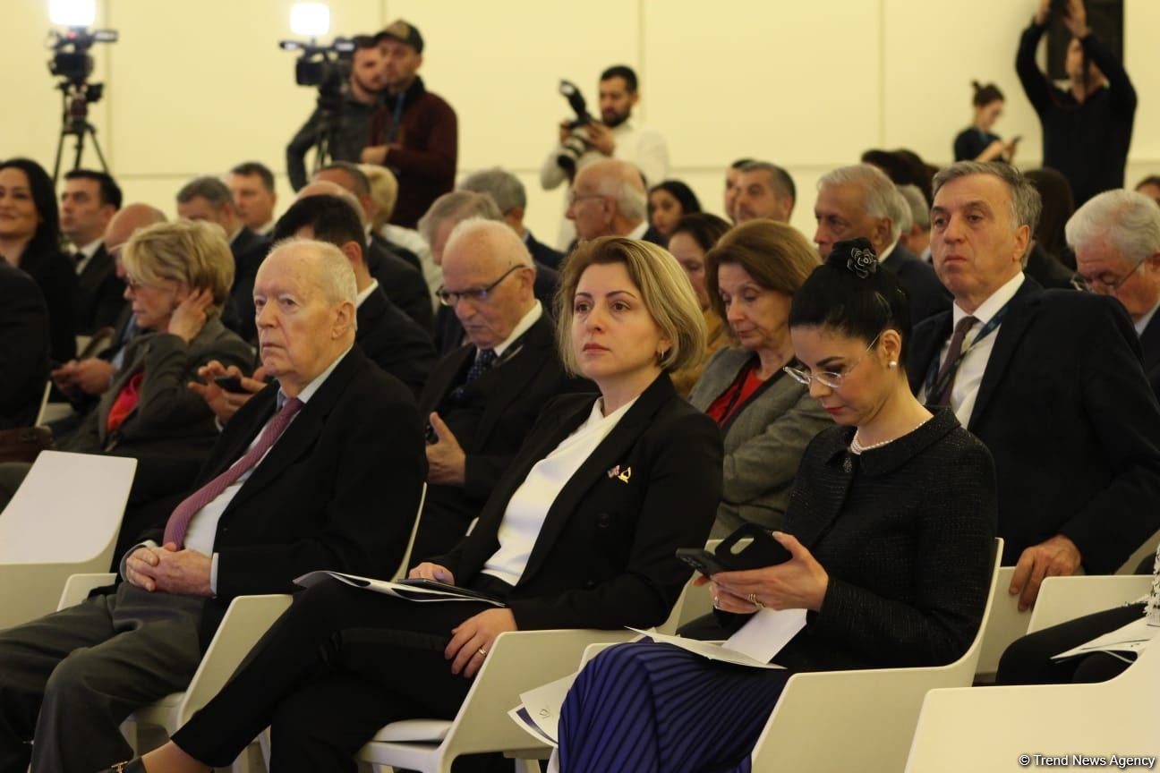 Bakıda “Heydər Əliyev 100: Həyatı və irsi” adlı tədbir keçirilir (FOTO)