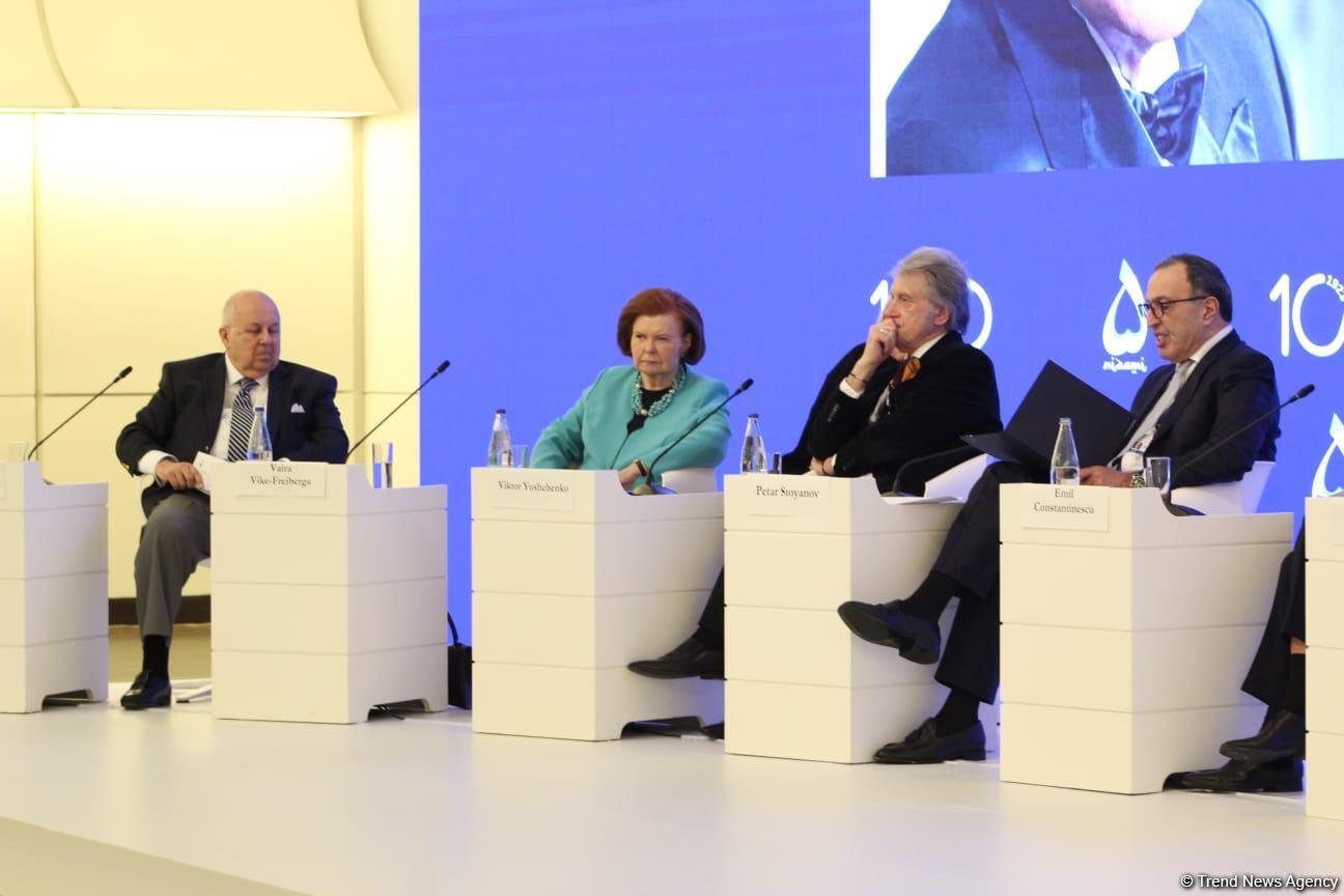 Bakıda “Heydər Əliyev 100: Həyatı və irsi” adlı tədbir keçirilir (FOTO)