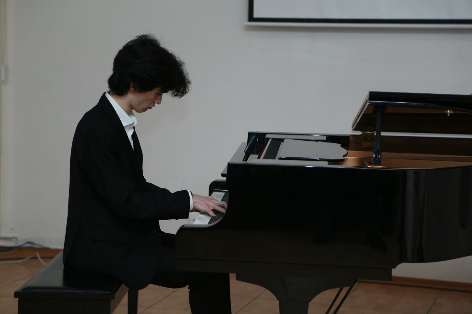 Görkəmli teatr rejissorunun 100 illik yubileyi keçirilib (FOTO)