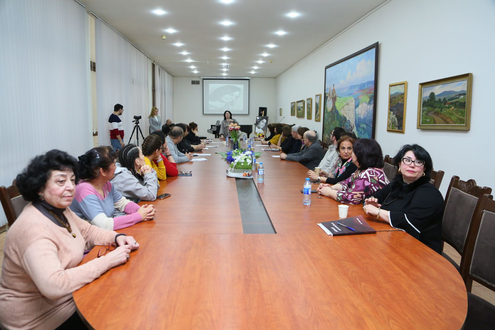 Görkəmli teatr rejissorunun 100 illik yubileyi keçirilib (FOTO)
