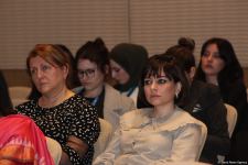 İslamofobiya ilə bağlı beynəlxalq konfransda müsəlmanlarla bağlı konspiroloji nəzəriyyələr müzakirə olunub (FOTO)