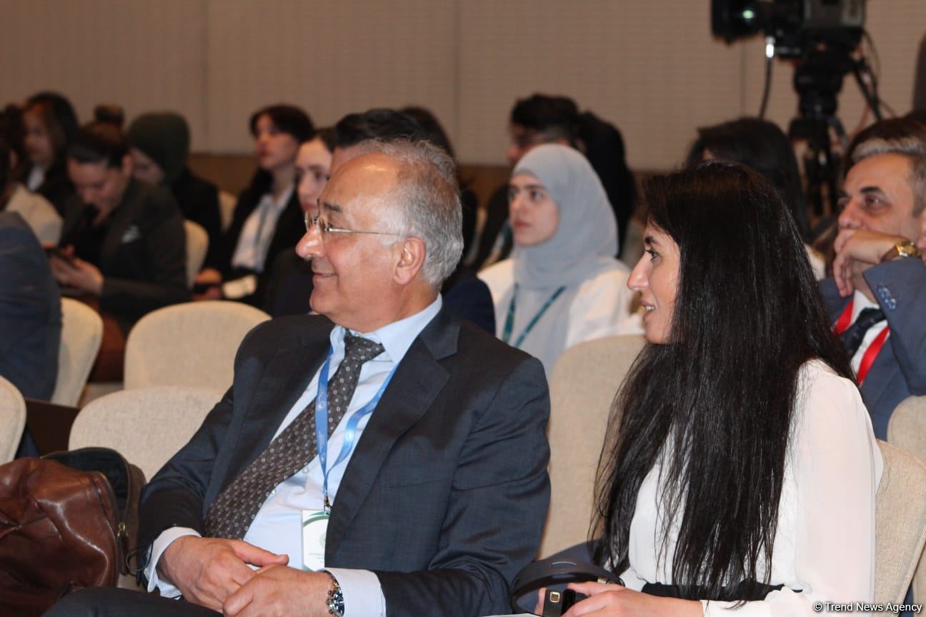 İslamofobiya ilə bağlı beynəlxalq konfransda müsəlmanlarla bağlı konspiroloji nəzəriyyələr müzakirə olunub (FOTO)