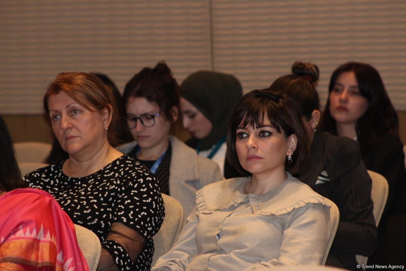 İslamofobiya ilə bağlı beynəlxalq konfransda müsəlmanlarla bağlı konspiroloji nəzəriyyələr müzakirə olunub (FOTO)