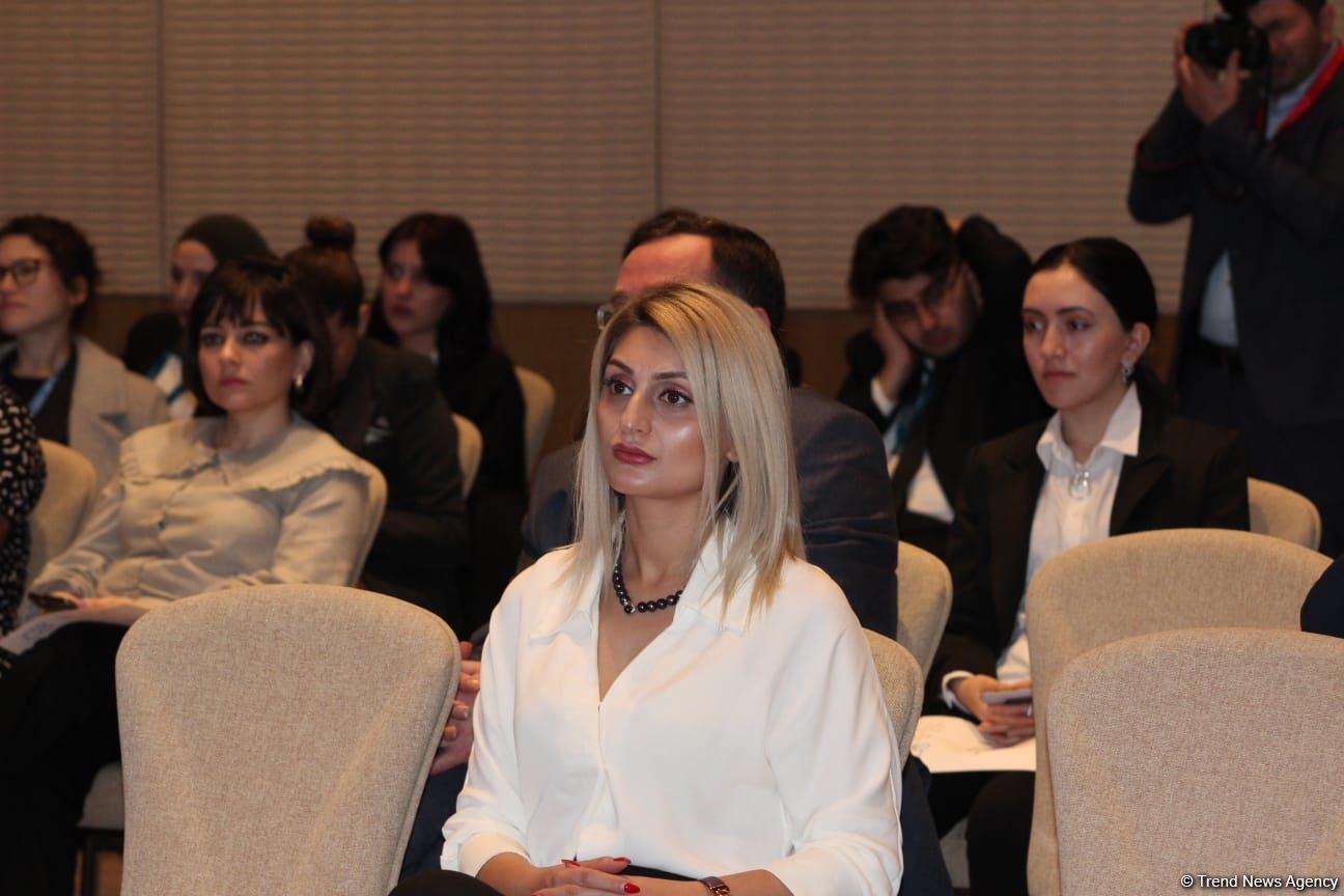 İslamofobiya ilə bağlı beynəlxalq konfransda müsəlmanlarla bağlı konspiroloji nəzəriyyələr müzakirə olunub (FOTO)