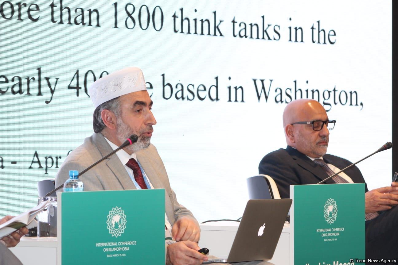 İslamofobiya ilə bağlı beynəlxalq konfransda müsəlmanlarla bağlı konspiroloji nəzəriyyələr müzakirə olunub (FOTO)