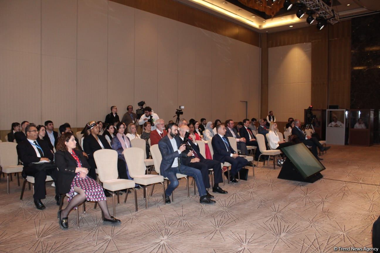 İslamofobiya ilə bağlı beynəlxalq konfransda müsəlmanlarla bağlı konspiroloji nəzəriyyələr müzakirə olunub (FOTO)