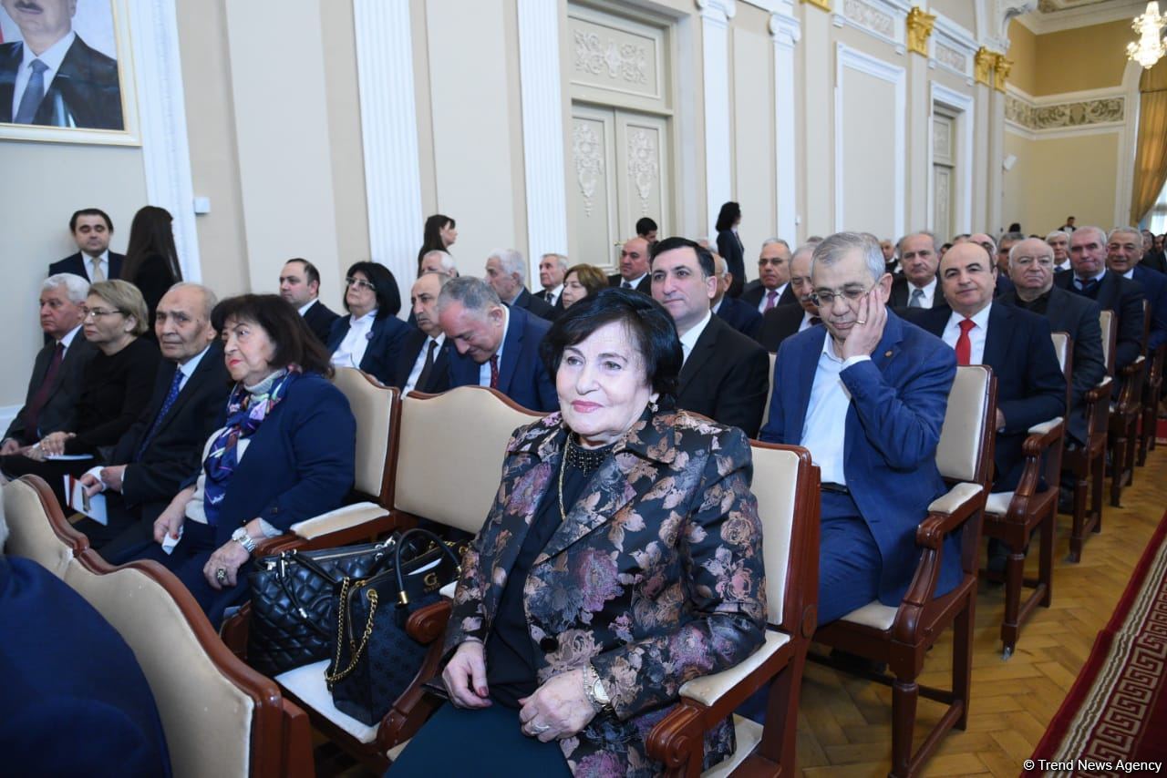 AMEA-nın Ümumi yığıncağı keçirilir (FOTO)