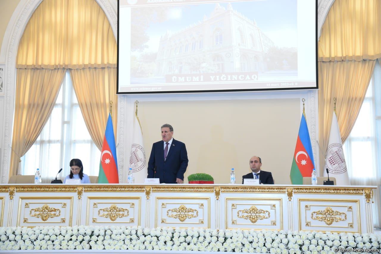 AMEA-nın Ümumi yığıncağı keçirilir (FOTO)