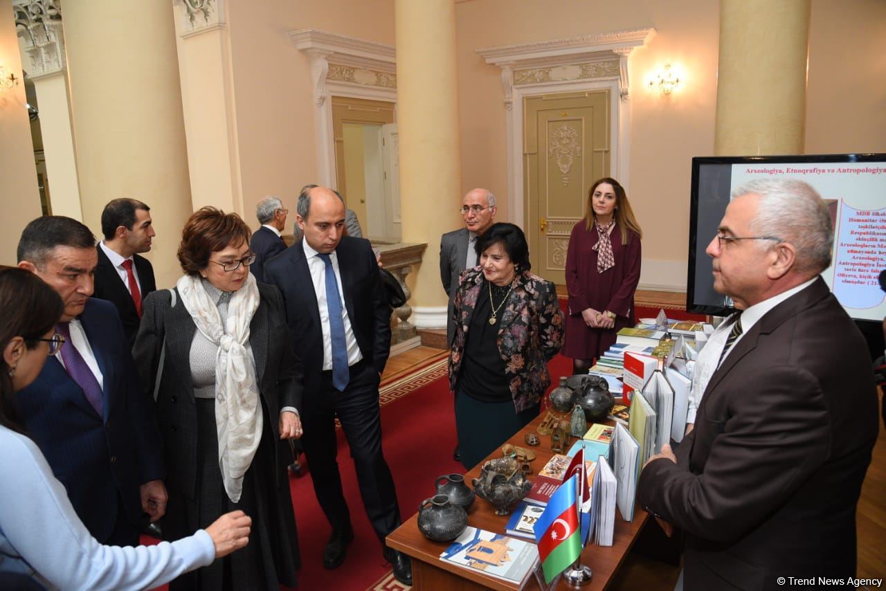AMEA-nın Ümumi yığıncağı keçirilir (FOTO)