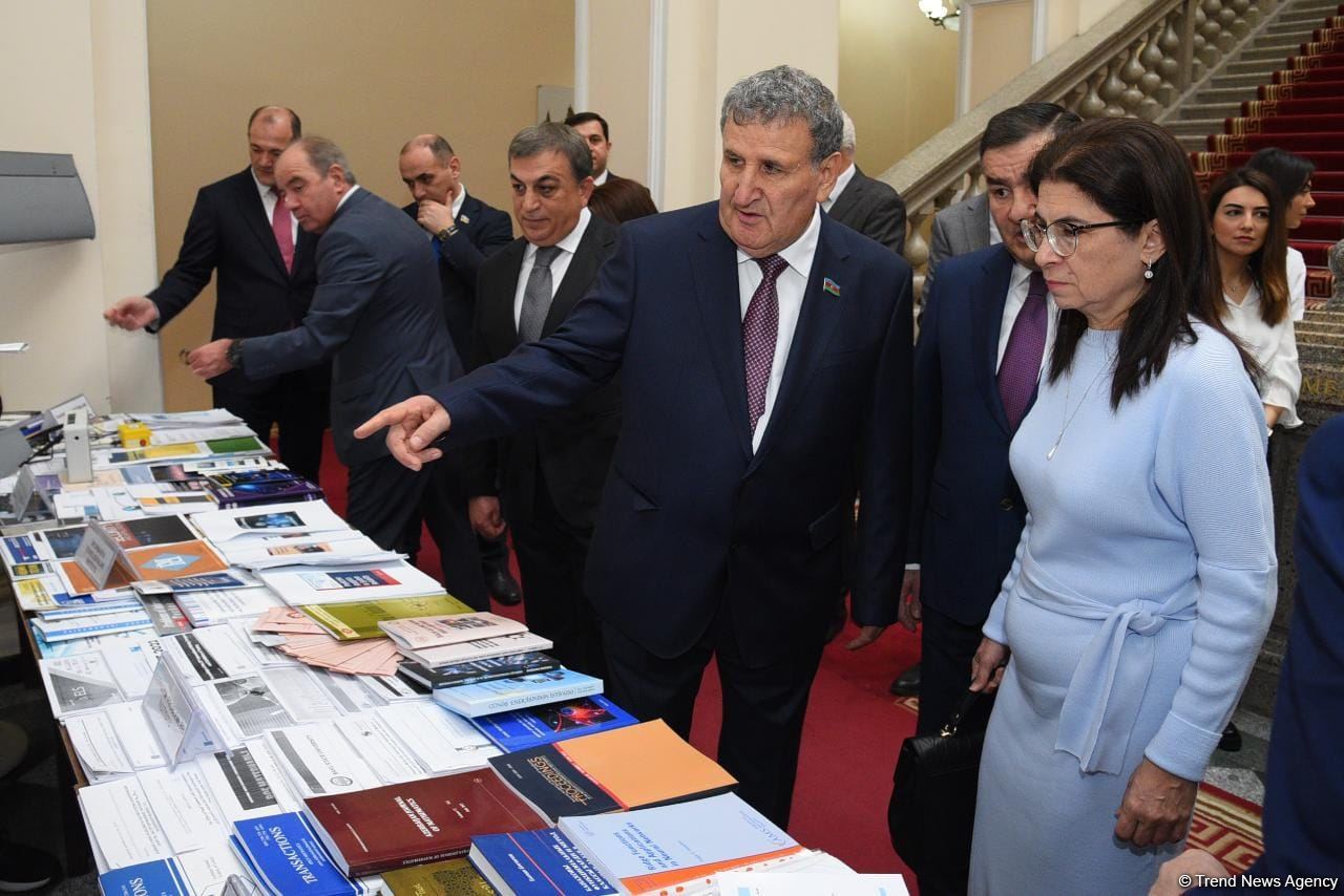 AMEA-nın Ümumi yığıncağı keçirilir (FOTO)