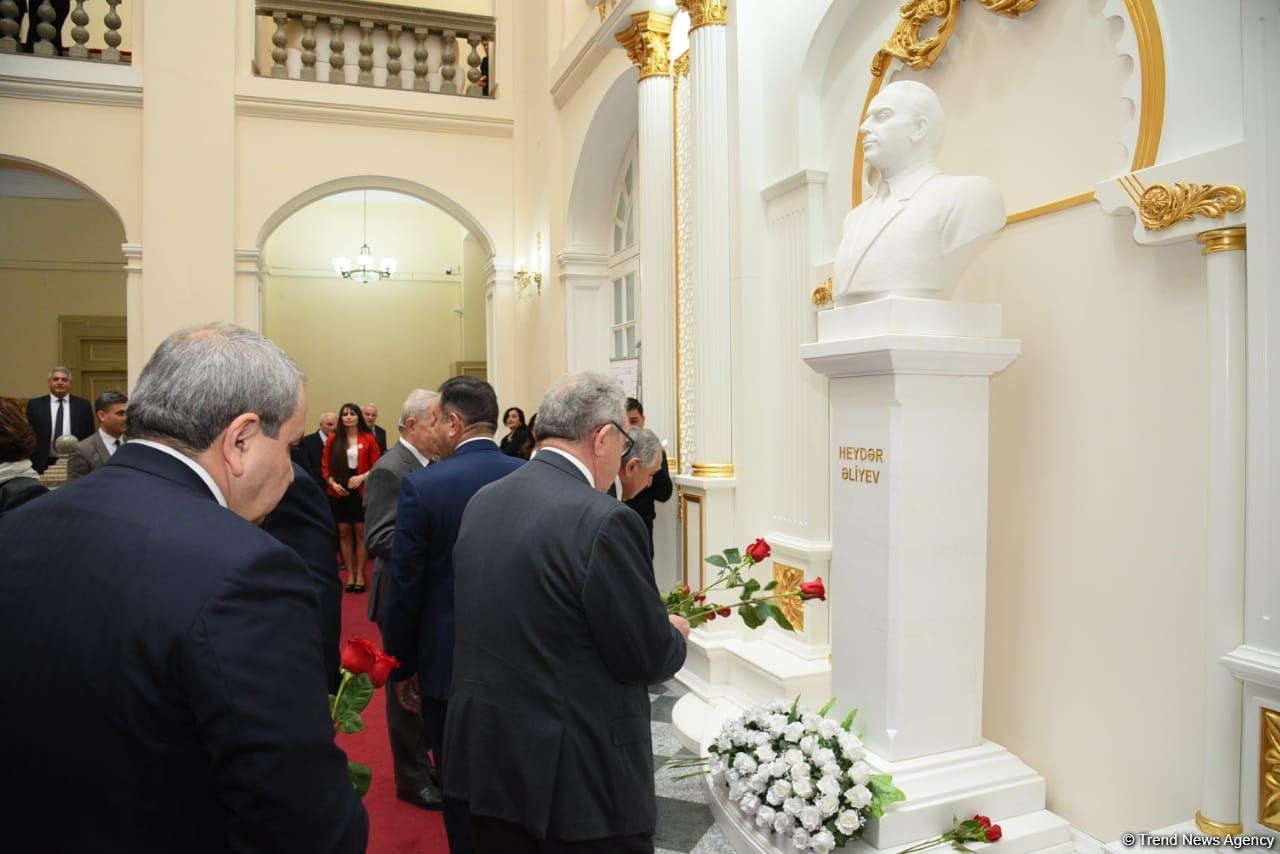 AMEA-nın Ümumi yığıncağı keçirilir (FOTO)