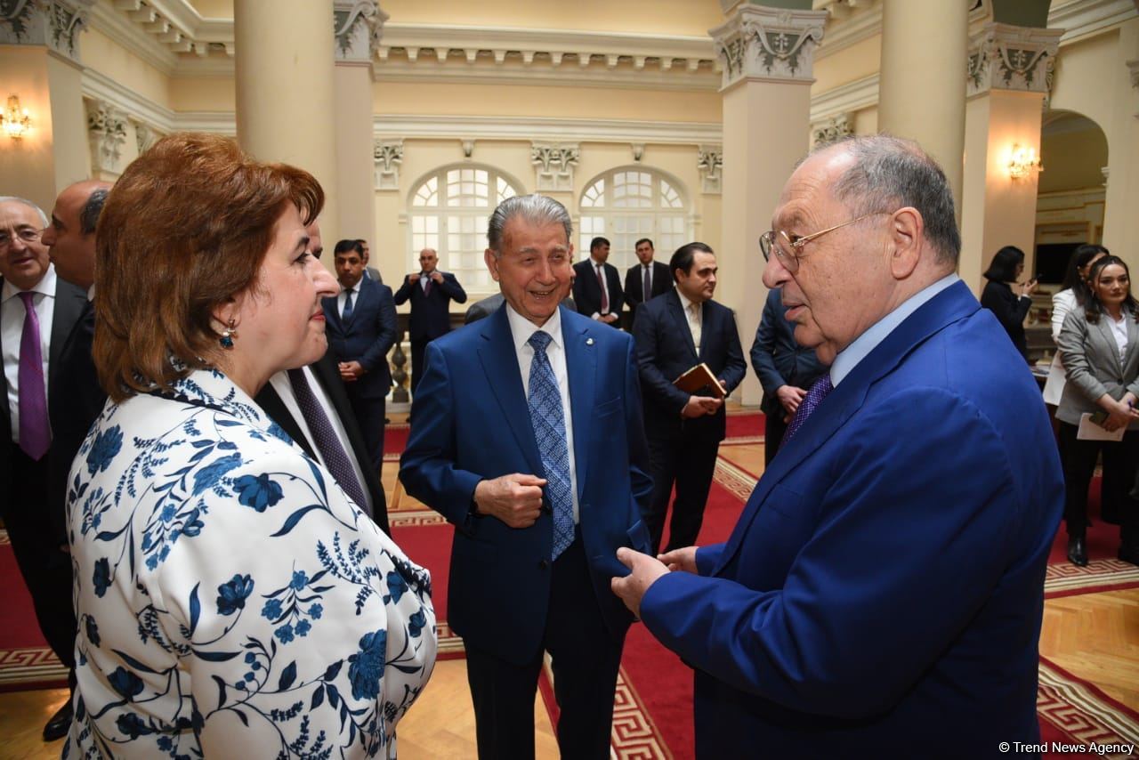 AMEA-nın Ümumi yığıncağı keçirilir (FOTO)