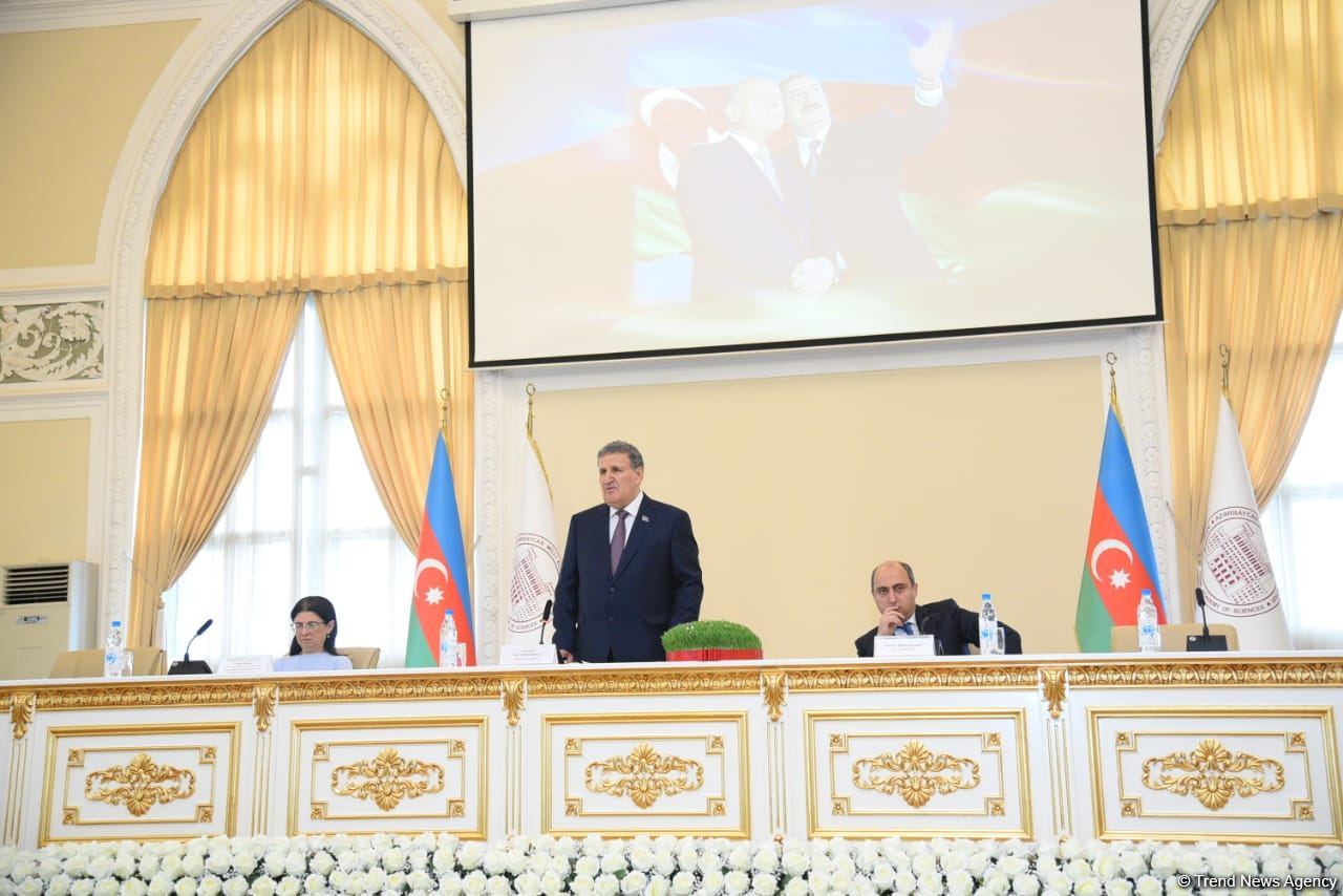 AMEA-nın Ümumi yığıncağı keçirilir (FOTO)