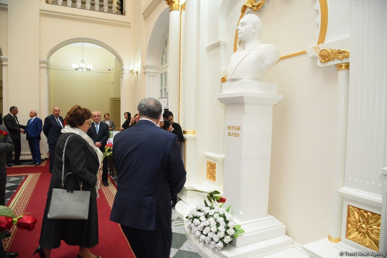 AMEA-nın Ümumi yığıncağı keçirilir (FOTO)