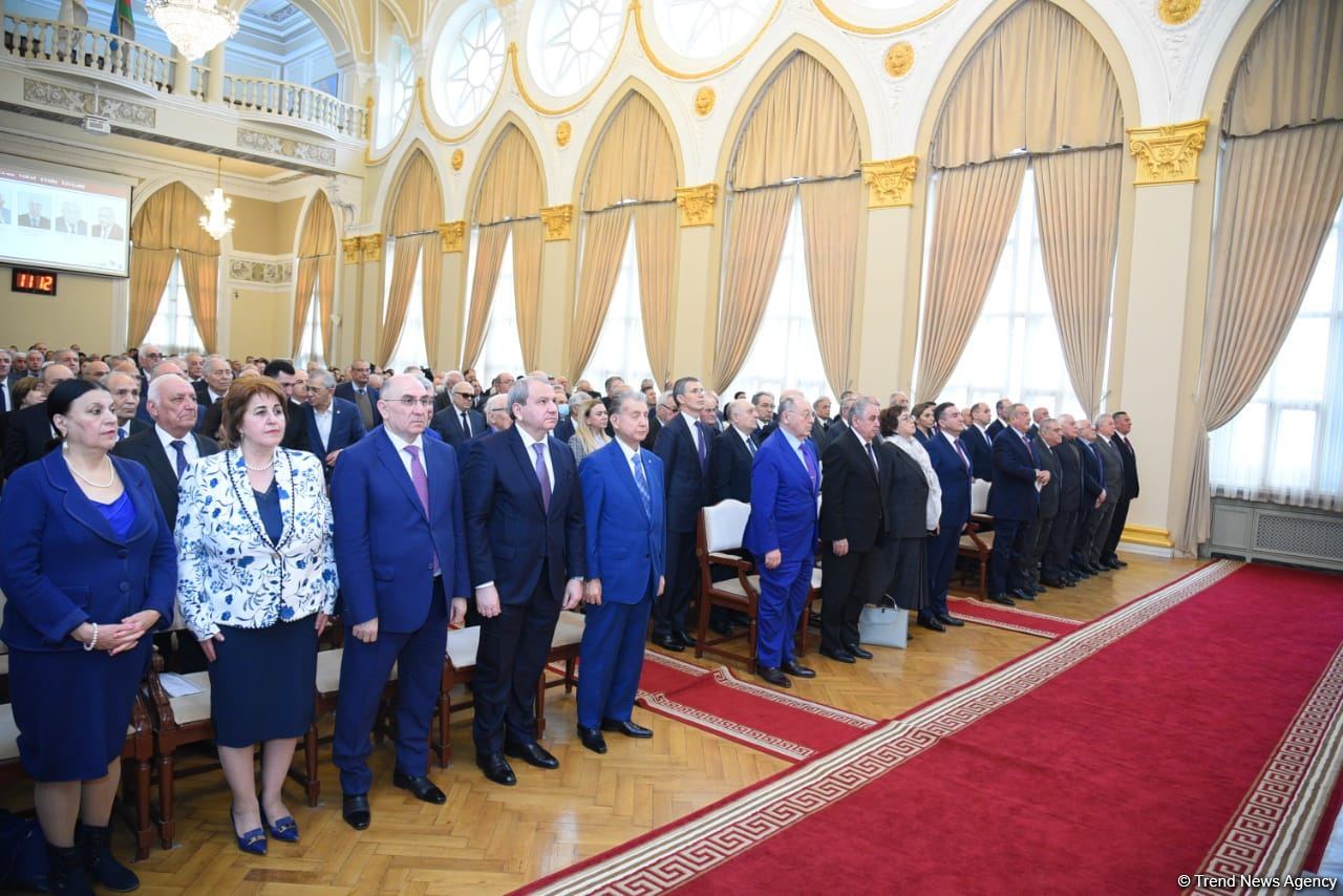 AMEA-nın Ümumi yığıncağı keçirilir (FOTO)