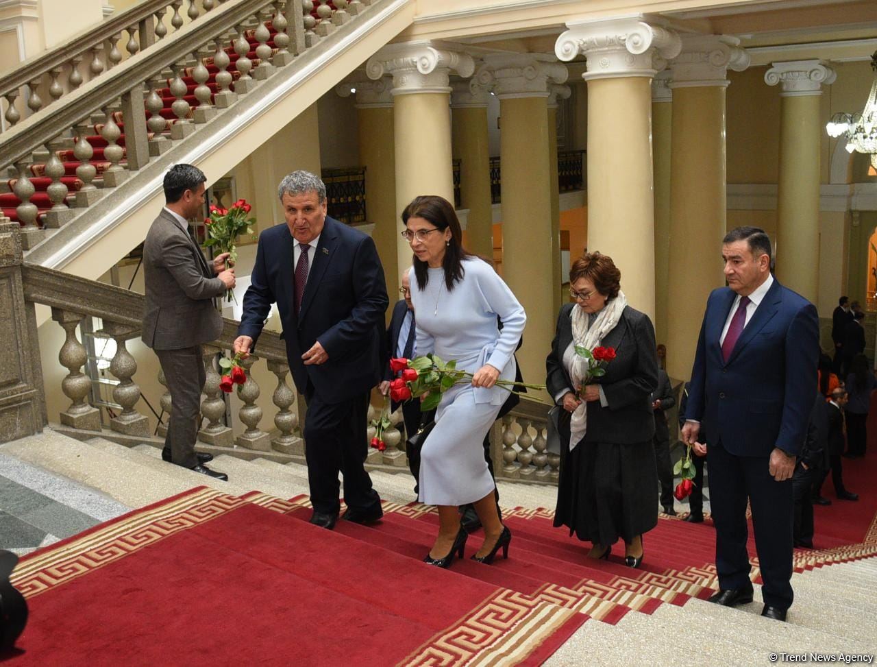AMEA-nın Ümumi yığıncağı keçirilir (FOTO)