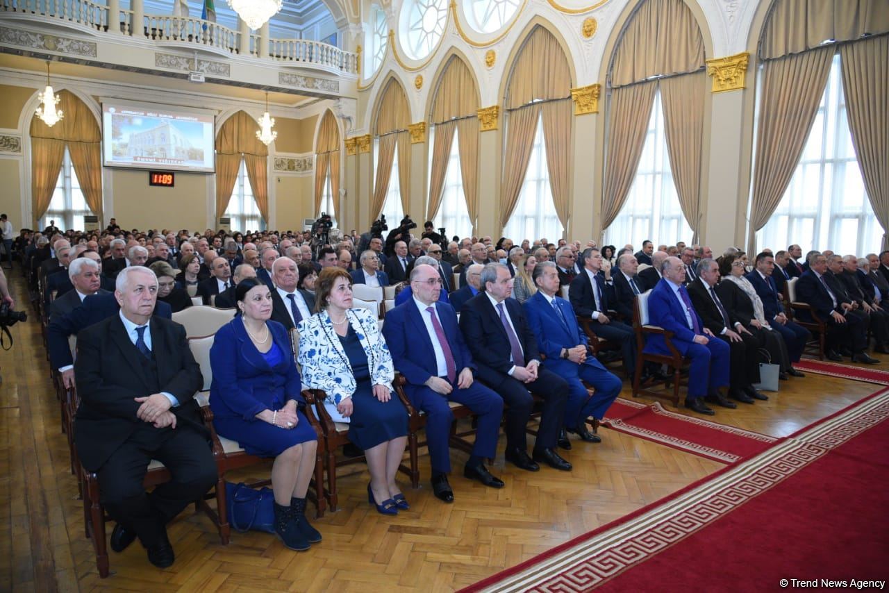 AMEA-nın Ümumi yığıncağı keçirilir (FOTO)