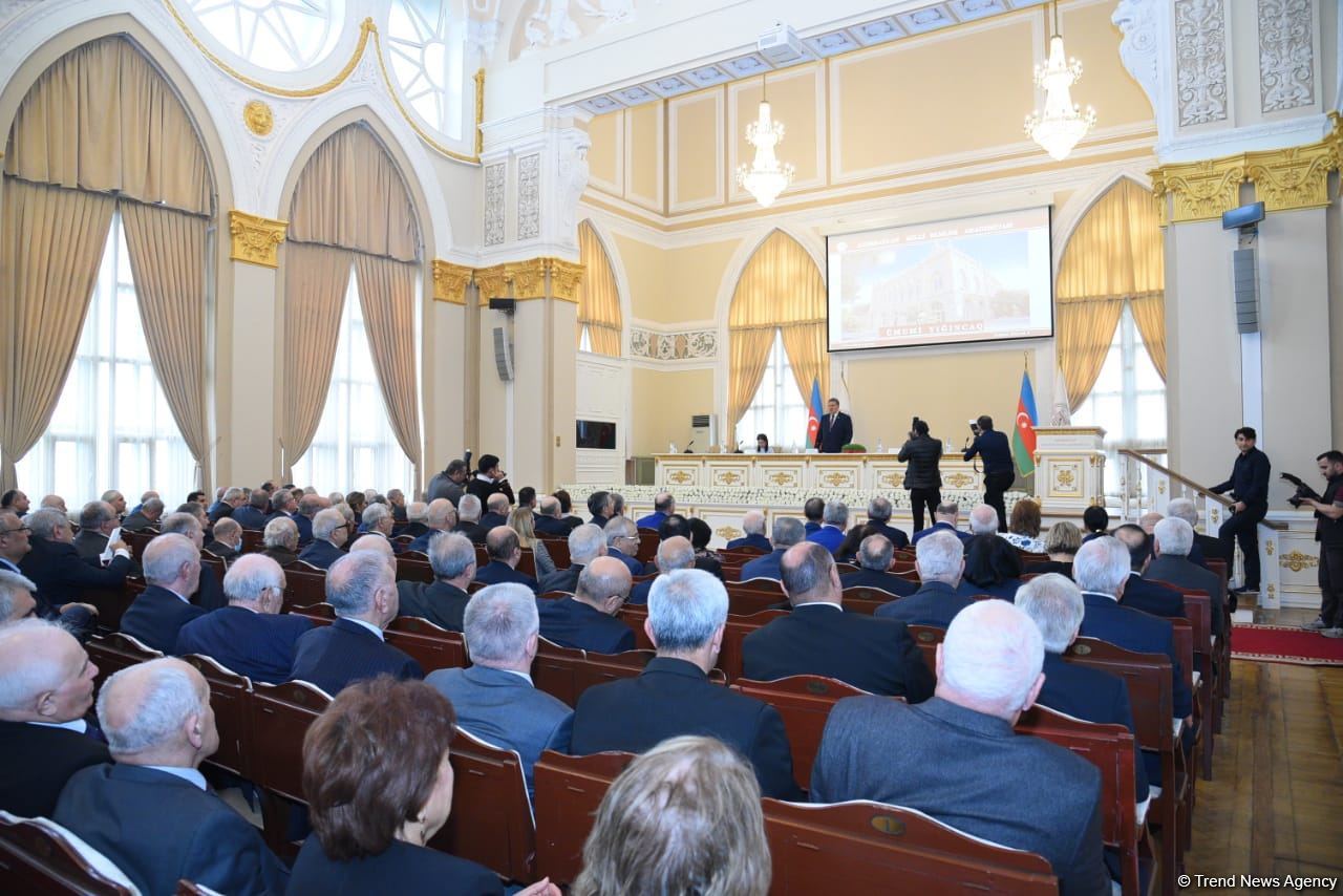 AMEA-nın Ümumi yığıncağı keçirilir (FOTO)