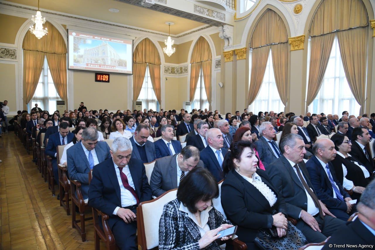 AMEA-nın Ümumi yığıncağı keçirilir (FOTO)