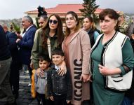 Prezident İlham Əliyev və Birinci xanım Mehriban Əliyeva Talış kəndinin sakinləri ilə görüşüb söhbət ediblər (FOTO)