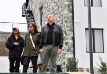 Prezident İlham Əliyev və Birinci xanım Mehriban Əliyeva Suqovuşanda tam orta məktəbində yaradılan şəraitlə tanış olub (FOTO/VİDEO)