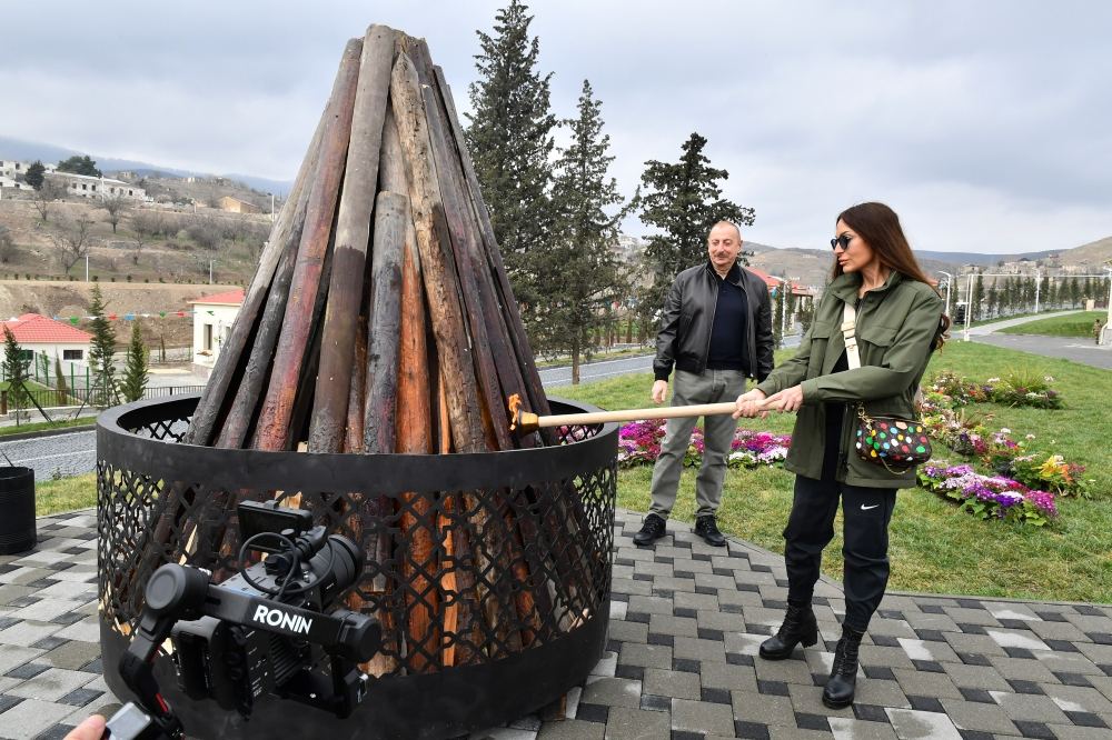 Prezident İlham Əliyev Talış kəndində Novruz tonqalını alovlandırıb və Azərbaycan xalqını bayram münasibətilə təbrik edib (FOTO)