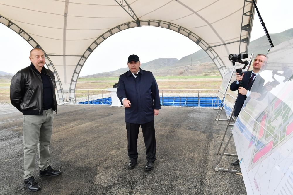 Prezident İlham Əliyev və Birinci xanım Mehriban Əliyeva Suqovuşanda yaşayış məhəlləsinin təməlqoyma mərasimində iştirak ediblər (FOTO/VİDEO)