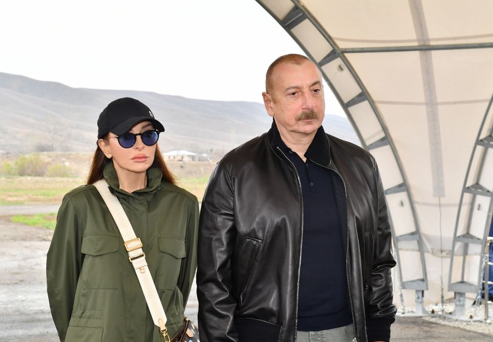 Prezident İlham Əliyev və Birinci xanım Mehriban Əliyeva Suqovuşanda yaşayış məhəlləsinin təməlqoyma mərasimində iştirak ediblər (FOTO/VİDEO)