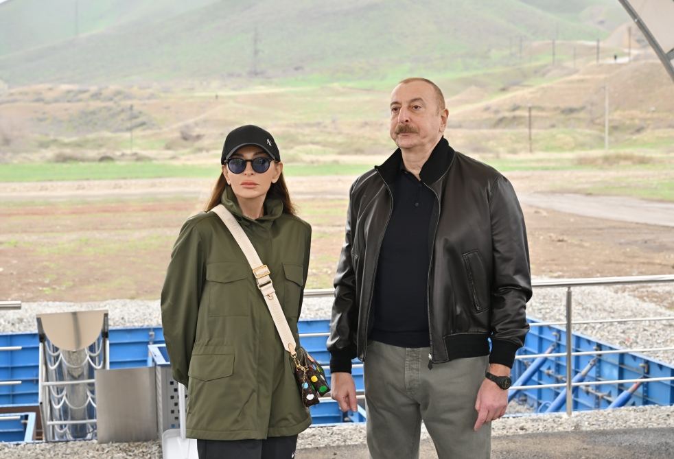 Prezident İlham Əliyev və Birinci xanım Mehriban Əliyeva Suqovuşanda yaşayış məhəlləsinin təməlqoyma mərasimində iştirak ediblər (FOTO/VİDEO)