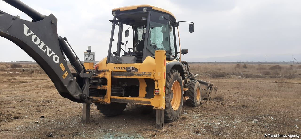 Ağdamda ekskavator minaya düşüb (FOTO)