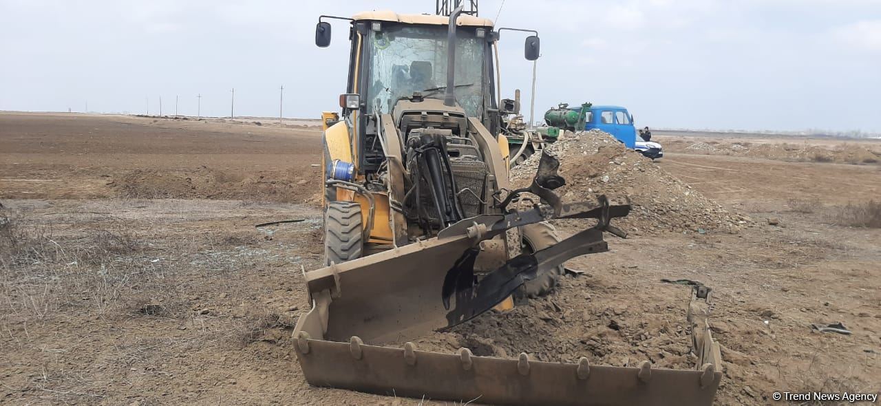 Ağdamda ekskavator minaya düşüb (FOTO)