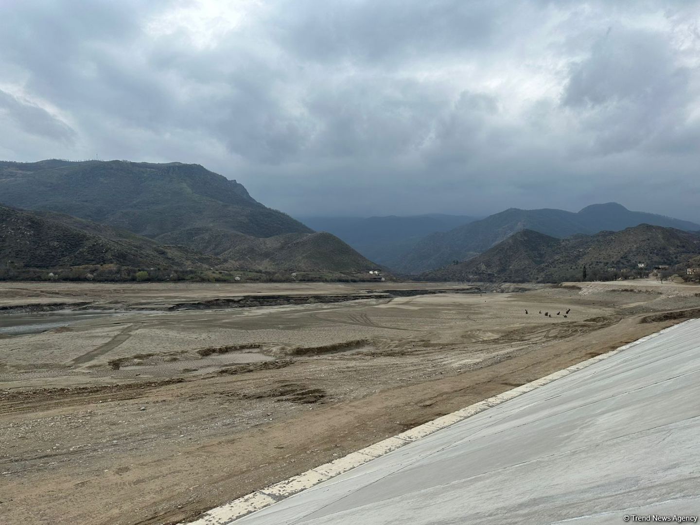 Suqovuşan su anbarı boyunca turizm obyektləri tikilir (FOTO)